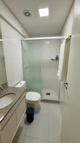 a bathroom with a shower and a toilet and a sink at Studio Lifespace Batel Torre A in Curitiba