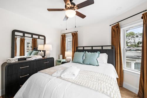 a bedroom with a bed and a ceiling fan at Forest Hill condos -Boston in Boston