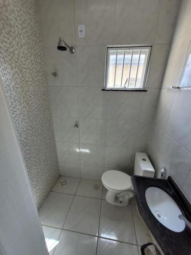 Bilik mandi di Casa duplex em Maracanaú com ar-condicionado