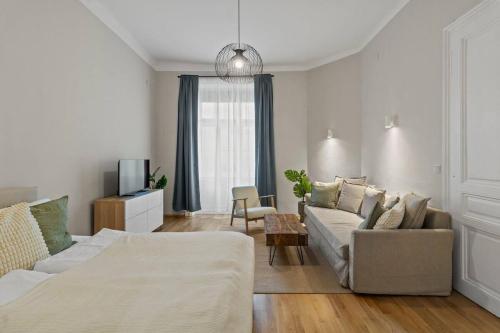 5 Minutes to Shopping street I Close to Center