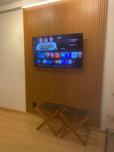 TV a/nebo společenská místnost v ubytování Qualy Jardins Twin