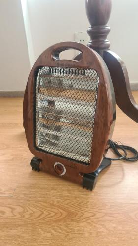 a radio sitting on top of a wooden floor at Soleadisimo Monoambiente en LA PAZ in La Paz