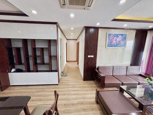 a living room with a couch and a table at Homestay Hạ Long NewLife in Kon Rung (1)