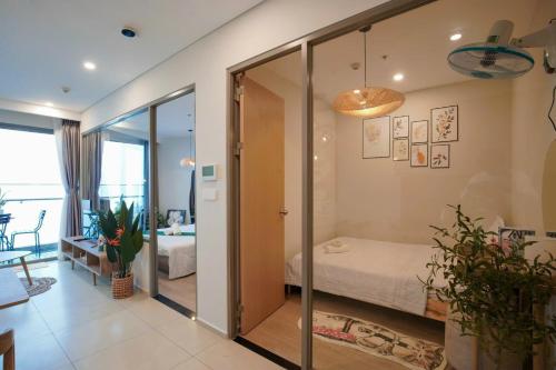a room with a bed and a glass wall at Gạo's Homestay - The Song in Vung Tau
