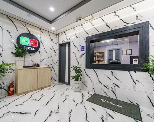 TV a/nebo společenská místnost v ubytování On and Off Hotel Incheon Sungeui Station Branch