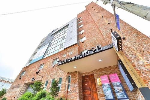 Gallery image of Tongyeong February Hotel Jukrim Branch in Sin-ni