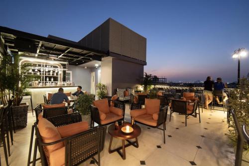 Sunline Central Hotelにあるバルコニーまたはテラス