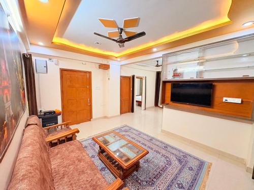 Televisyen dan/atau pusat hiburan di Rudra Stays