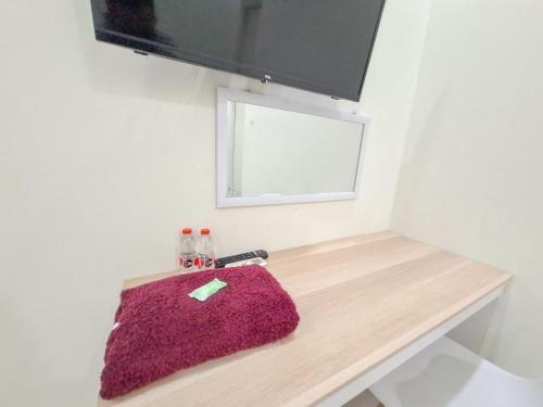 Μια τηλεόραση ή/και κέντρο ψυχαγωγίας στο RedDoorz Syariah at Griya Wisata Wonogiri