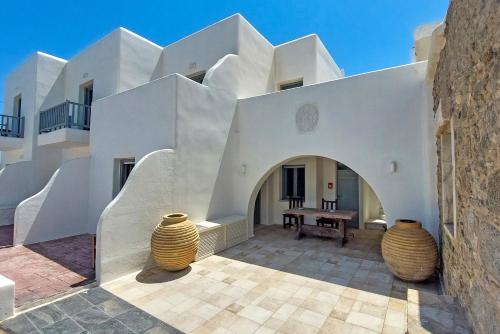 Naxos town 2 beachfront studio with patio