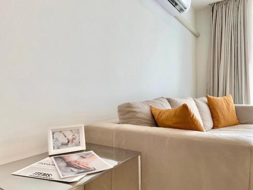 Ruang duduk di Sathorn Prime Residence 2BR #Bangkok
