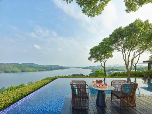 Galeriebild der Unterkunft HENTIQUE RESORT TIANMU LAKE in Fengjiabian