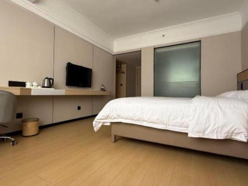 Letto o letti in una camera di Vienna Hotel Nanning Train Station