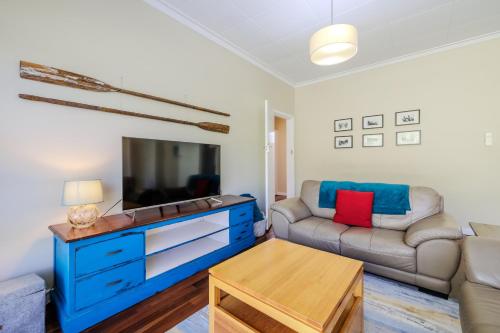 a living room with a tv and a couch at Emu Point Beach Cottages - by the BnB Collection in Emu Point