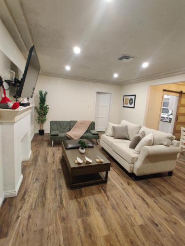 a living room with a couch and a table at sofi intuit cozy home free parking queen beds in Inglewood