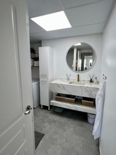 Newly Renovated City & Beach Apartment