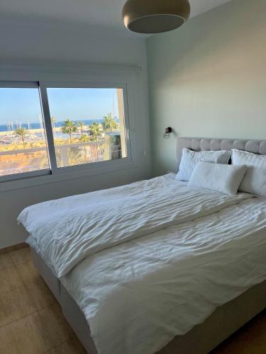 Newly Renovated City & Beach Apartment