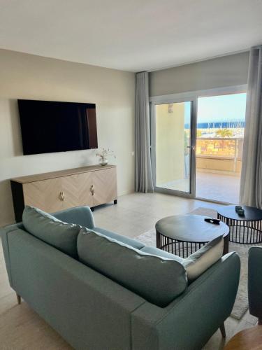 Newly Renovated City & Beach Apartment