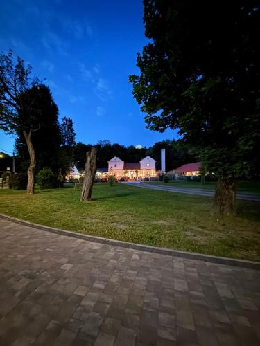 Jardín al aire libre en Kinizsi Udvar Apartmanház