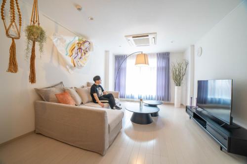 Leisure Stay Osaka USJ, 10min Universal Studio Japan, 11min to Namba and Shinsaibashi, 147m2 for 10ppl, Whole House Rental, Family kids friendly, 25m2 roof balcony, Gym&Yoga