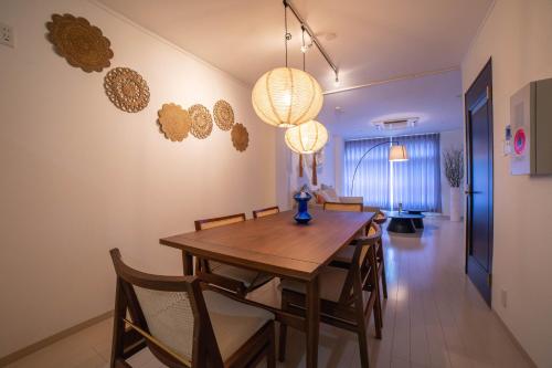 Leisure Stay Osaka USJ, 10min Universal Studio Japan, 11min to Namba and Shinsaibashi, 147m2 for 10ppl, Whole House Rental, Family kids friendly, 25m2 roof balcony, Gym&Yoga