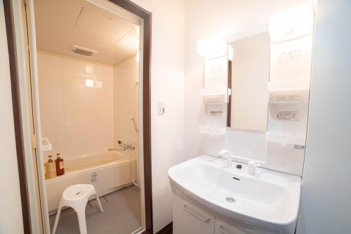 Leisure Stay Osaka USJ, 10min Universal Studio Japan, 11min to Namba and Shinsaibashi, 147m2 for 10ppl, Whole House Rental, Family kids friendly, 25m2 roof balcony, Gym&Yoga