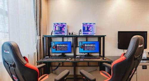 an office with two desks with two monitors and two chairs at Hefei Parkview Hotel in Hefei