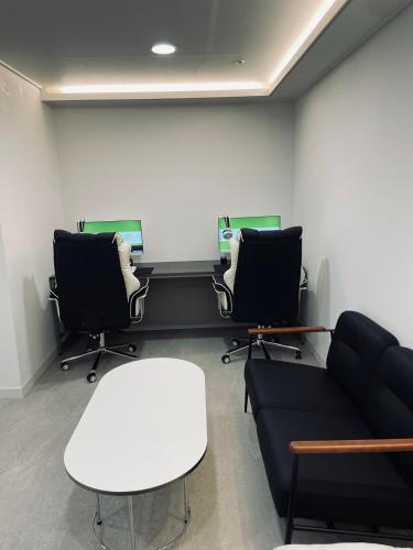 a waiting room with two chairs and a couch at Road35 Hotel in Anseong