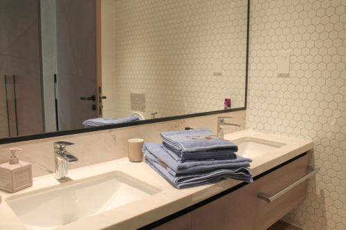 Ένα μπάνιο στο Palace Residences luxurious 2 bedroom with breathtaking views