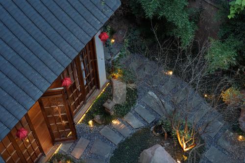Jardín al aire libre en Chuanxing Yinli Hotel Chengdu Kuanzhai Alley Branch, with free welcome wine and afternoon tea