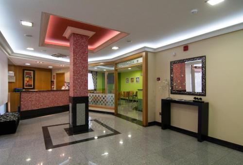 a lobby with a column in the middle of a building at Pontus Veteris in Sanxenxo