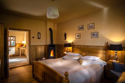 Un pat sau paturi într-o cameră la Valea Verde Retreat Transilvania