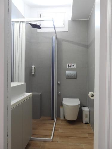 Ένα μπάνιο στο Vlachos Apartments Acharavi