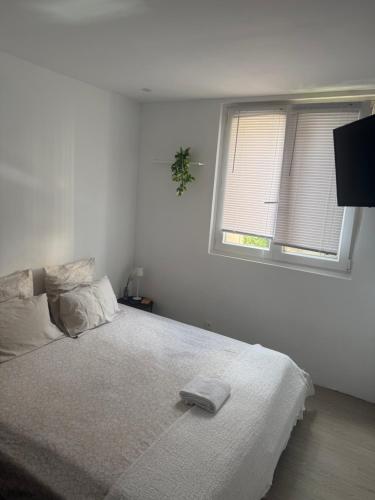 Location In private security residence with free parking, 1 minute from tramway, 9 minutes from de center, accessible all transports