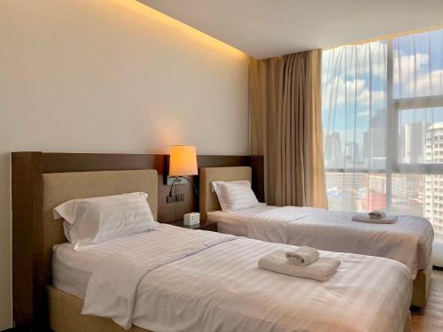 Katil atau katil-katil dalam bilik di Sathorn Prime Residence 2BR #Bangkok