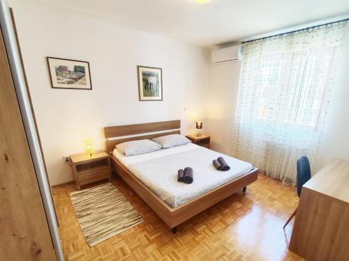 Lara's Apartment - Spacious Island View Free Parking