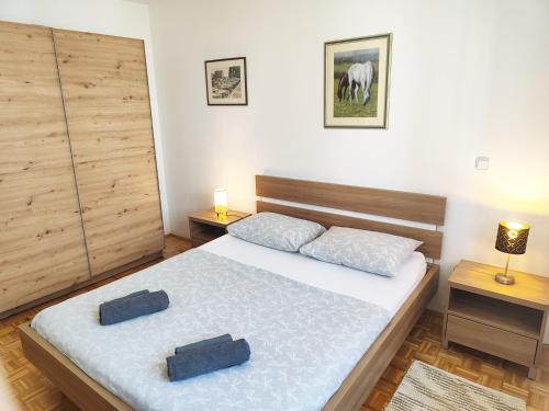Lara's Apartment - Spacious Island View Free Parking