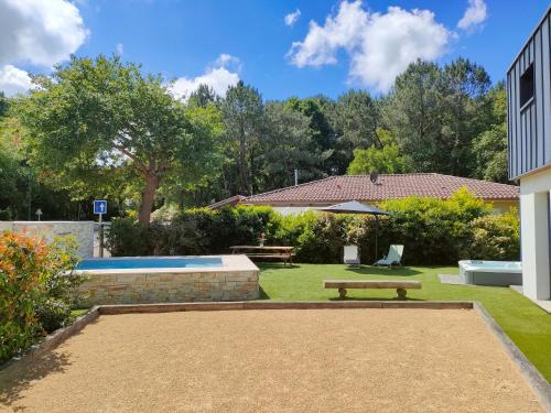 Κήπος έξω από το La VILLA OCEAN AVEC SPA et PISCINE - Les GITES DE CAMPARAN