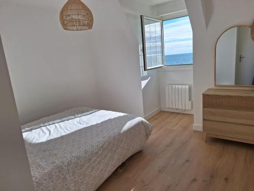 Ένα ή περισσότερα κρεβάτια σε δωμάτιο στο Maison des 3 îles