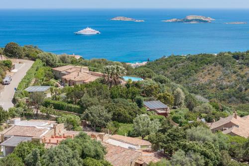 [Villa di Lusso Porto Cervo Pantogia]con Giardino photo 3
