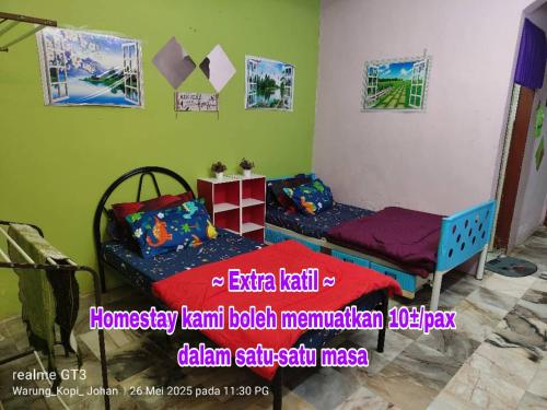 Postel nebo postele na pokoji v ubytování Homestay Pak Do Dalam Bandar Rompin