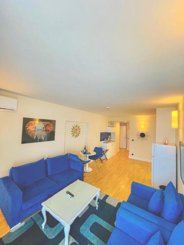 Χώρος καθιστικού στο Batumi VIP hotel