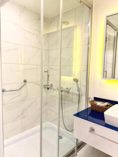 Ένα μπάνιο στο Batumi VIP hotel