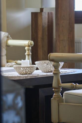 a wooden table with two bowls on top of it at Zeusplace Villa Divina Montagna in Neos Panteleimonas