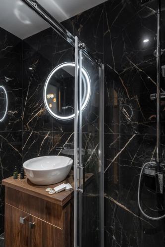 Dema Luxury Suites - Romvis