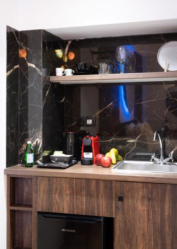 Dema Luxury Suites - Romvis