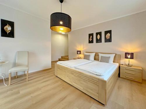 a bedroom with a bed and a table and a chair at Gast und Weinhof Beim Schneemann in Valwig