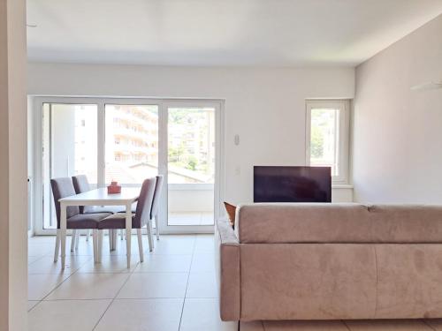 a living room with a couch and a table at Urban Residence by Quokka 360 - Apartments with parking in Lugano in Aldesago