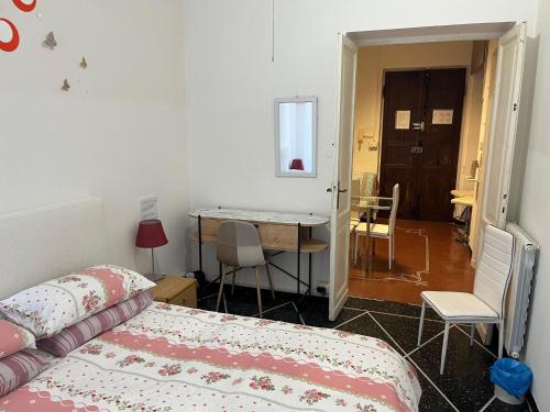 Ένα ή περισσότερα κρεβάτια σε δωμάτιο στο Charming Genova Condo in City Center