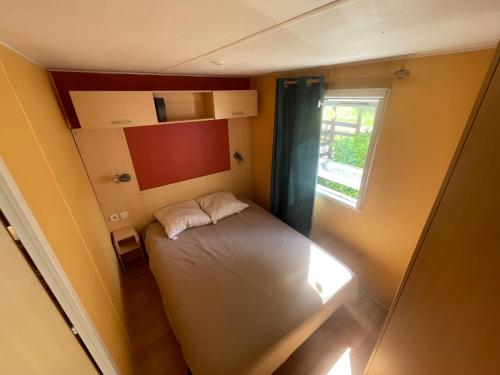 Postel nebo postele na pokoji v ubytování Mobil Home, S4, Turner